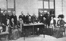 La comisión organizadora del Congreso de Primera Enseñanza de Barcelona (1909-1910).