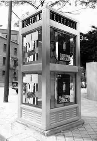 Cabina telefònica de l'any 1971.