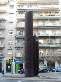 Monumento dedicado a Zamenhof en la calle Zamenhof de Sabadell. De Marcos Brosel - Treballo de qui la cargó, CC BY-SA 3.0, https://commons.wikimedia.org/w/index.php?curid=23335821