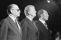 Menachem Begin, Jimmy Carter i Anwar el-Sadat a Camp David.