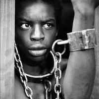 Personatge de l'esclau «Kunta Kinte» de la sèrie de televisió «Roots» («Arrels»).