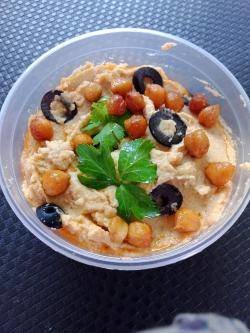 Photo: Hummus with roasted spiced chick-peas. Source: Veganitza’t.