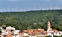 Trucafort parque eólico, preto da Torre Fontaubella. Foto: Àlex Tarroja.
