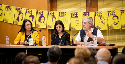 Diana Riba, Anna Vallhonesta i Pepe Beúnza al col·loqui del Comitè Vilafranca Llibertat. Foto: Enric Vernet.