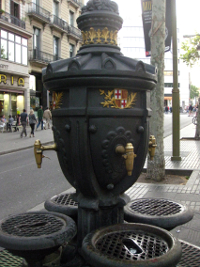 Fuente de Canaletes en la Rambla de Barcelona.